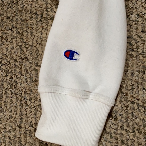 Mens L champion Crew neck. Barely worn - Picture 2 of 3